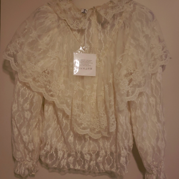 Lace floral white top - Picture 2 of 4